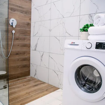 Pool Lena - Lux 1 Lägenhet