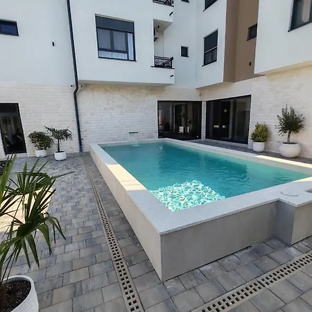 Pool - Lux 1 Vrdnik