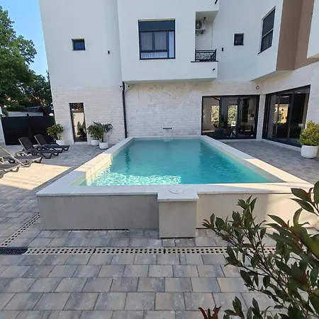 Pool - Lux 1 Vrdnik