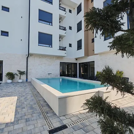 Pool Resort Vila Lena - Lux Residence Apartman 1 Apartamento