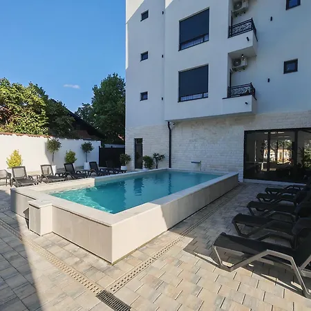 Pool Resort Vila Lena - Lux Residence Apartman 1 *