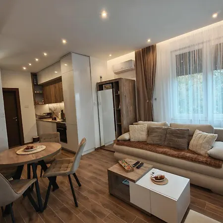 Pool Lena - Lux 1 Lägenhet