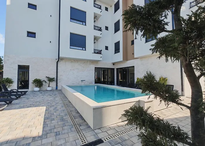 Pool Lena - Lux 1 Lejlighed