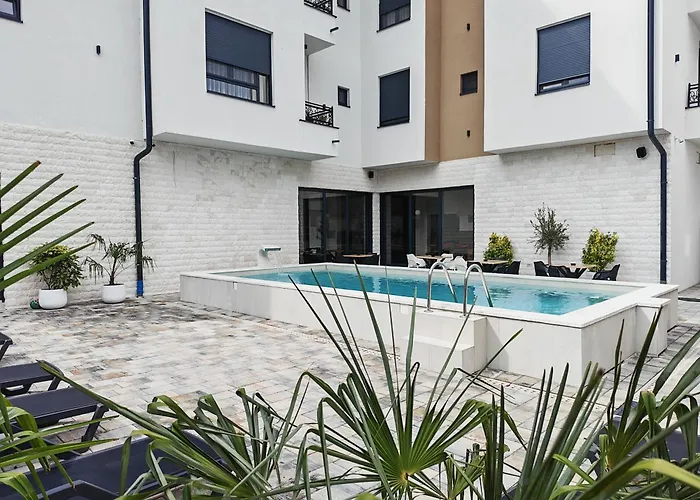 Pool Lena - Lux 1 Rednek