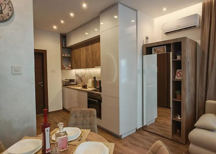 Pool Lena - Lux 1 * Rednek