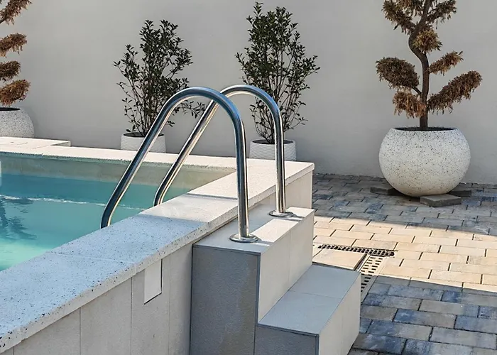 Pool Lena - Lux 1 Apartman Rednek