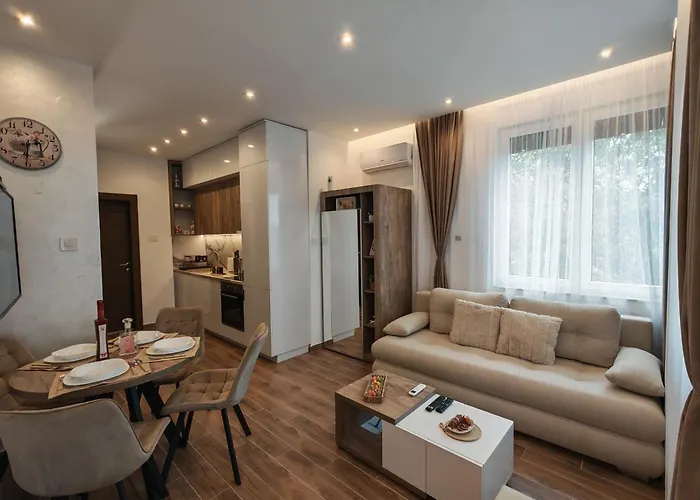 Pool Lena - Lux 1 Apartman