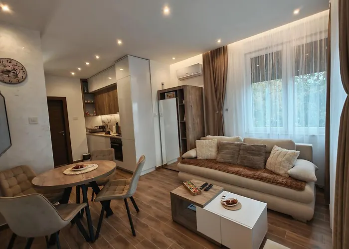 Pool Lena - Lux 1 Lejlighed